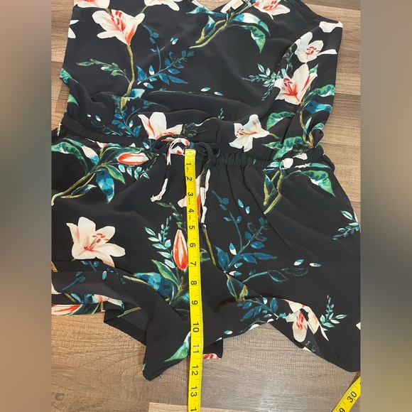 NWT C&E Los Angeles Tiger Lily Romper SZ M - Picture 8 of 13